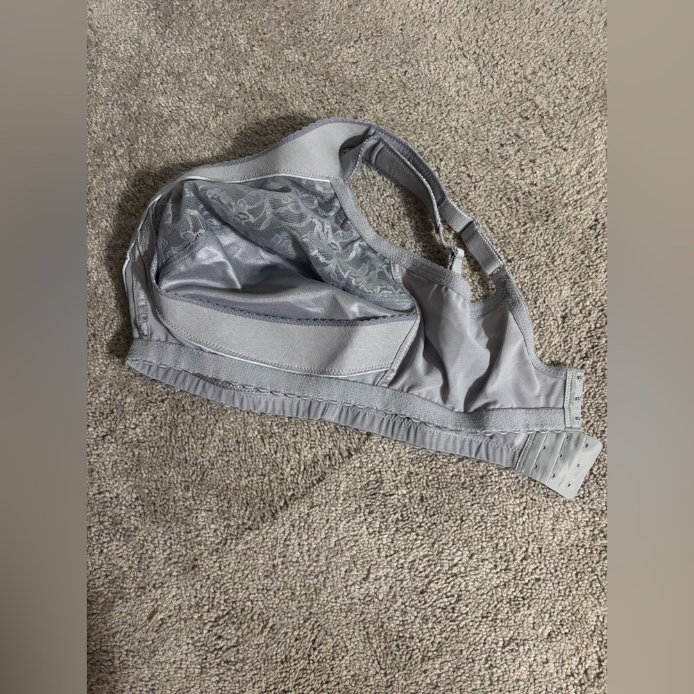 GLAMORISE Soft Grey Magic Lift Full-Figure wireless bra Support Bra
40H - Picture 12 of 12